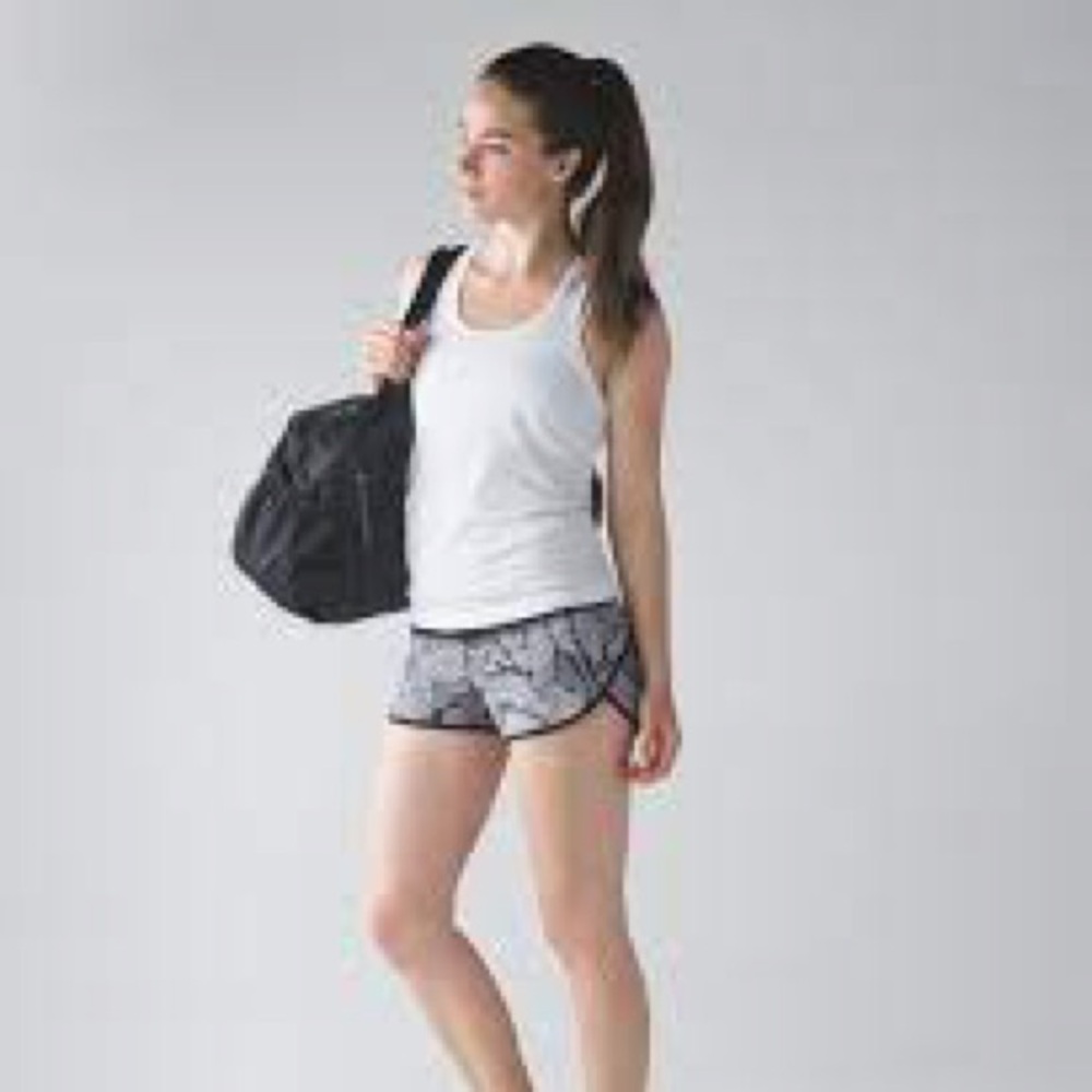 Lululemon Speed Short Dottie Tribe White Black / Black Women’s SZ 8 EUC